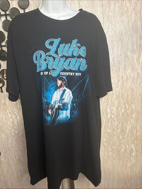 District Official concert tee Luke Bryan Graphic Tee with Blue Print